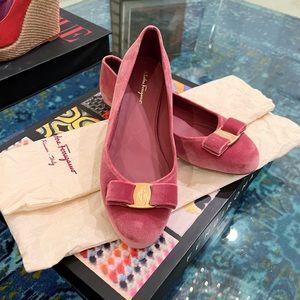 Salvatore Ferragamo Varina Flats Velvet Dusty Rose 8C (equivalent to a size 8.5)
